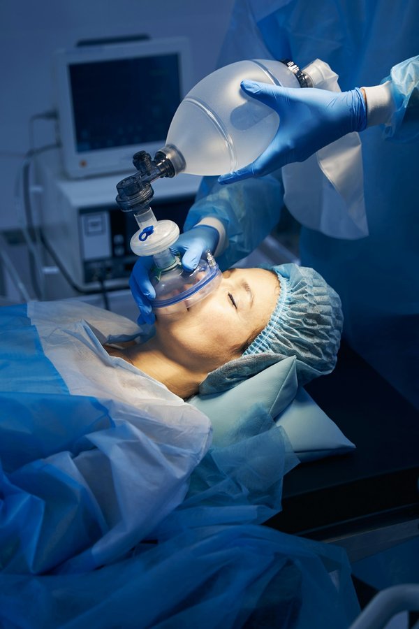 Comment les interventions en thérapie par le théâtre peuvent-elles aider les adolescents atteints de troubles de l'attention?