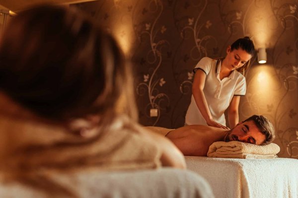 Quelles sont les meilleures techniques de massage prénatal pour soulager les douleurs du bas du dos?